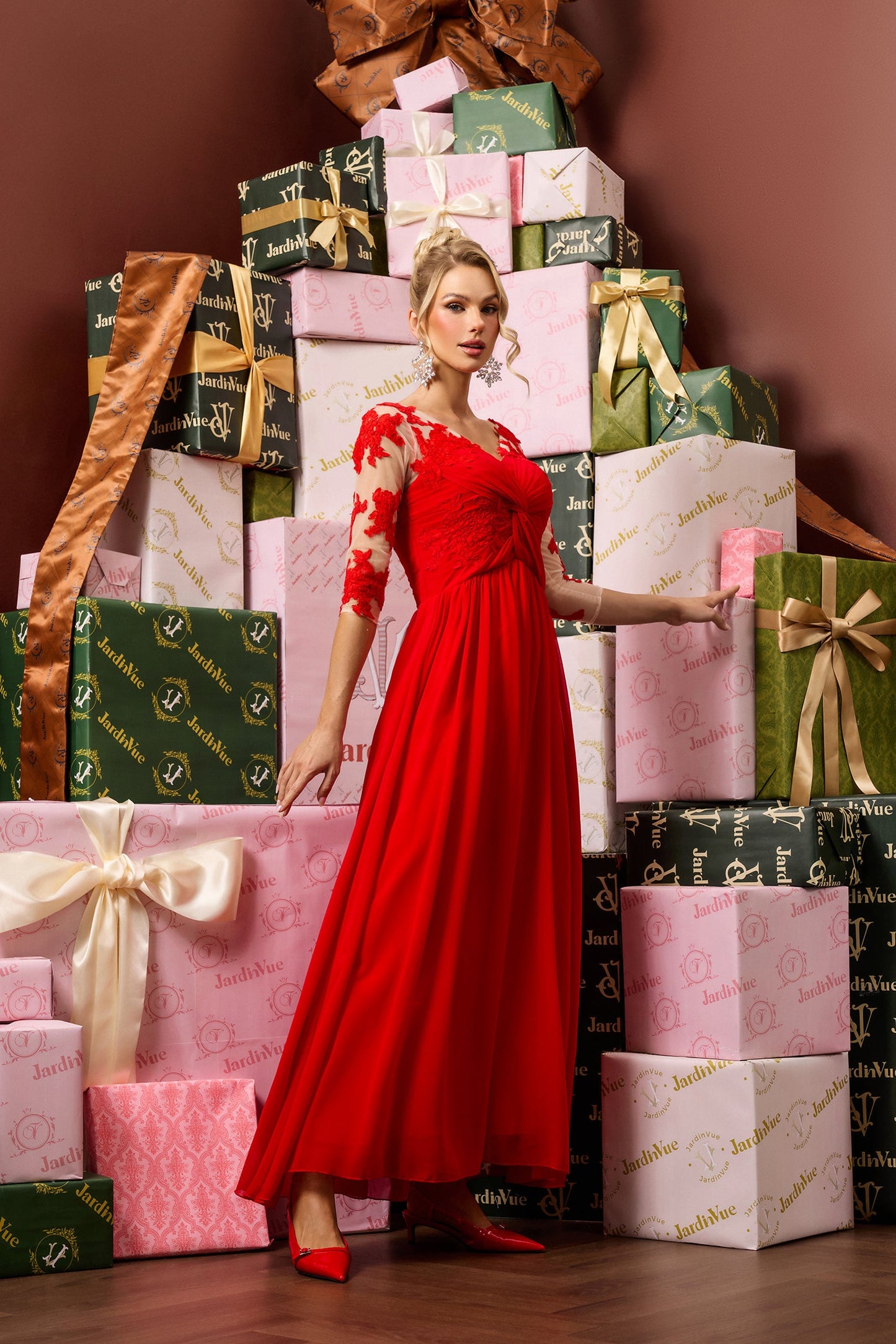 Beautifully Crafted Dress in a Classic Style