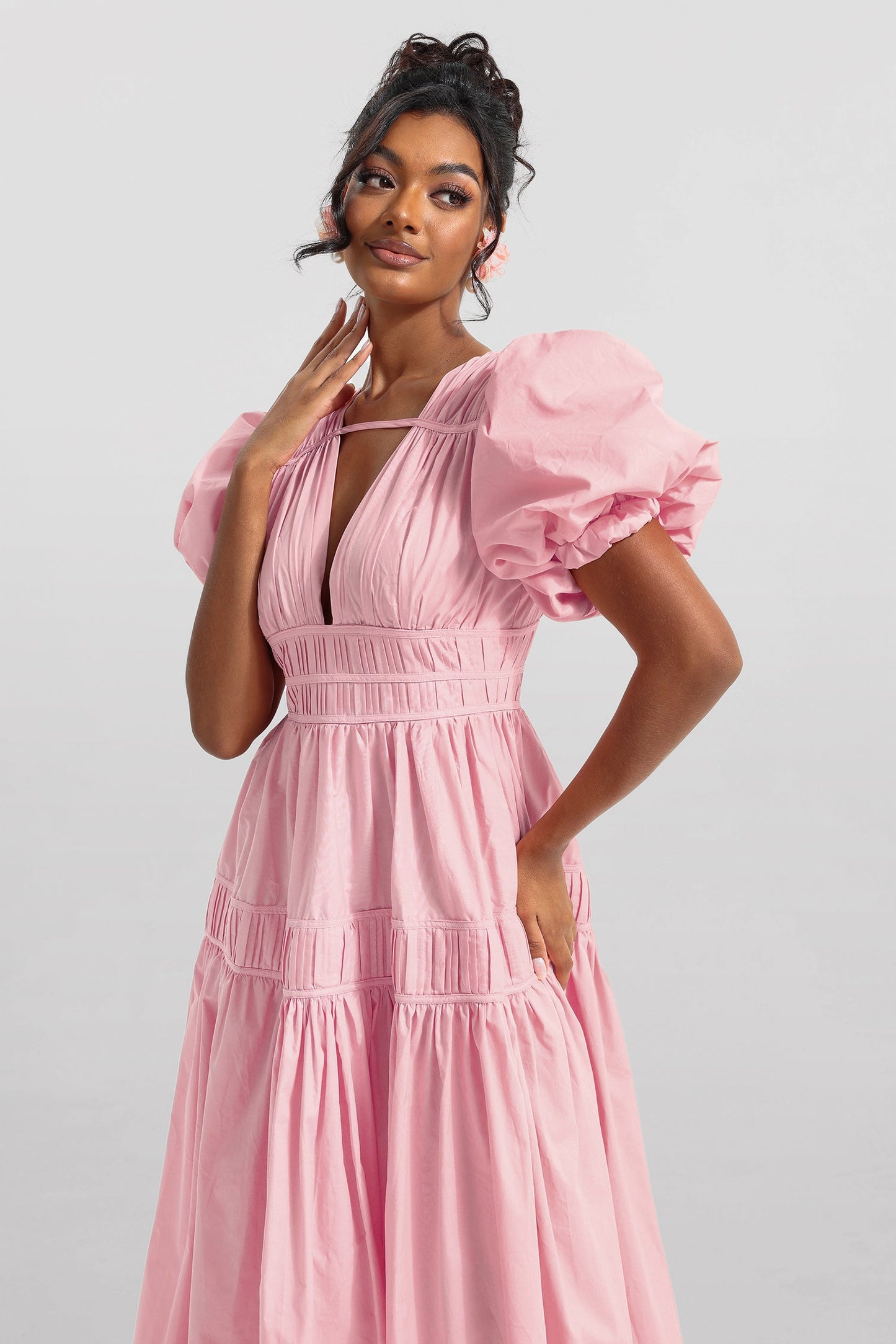 Well Tailored Dress with a Graceful Silhouette
