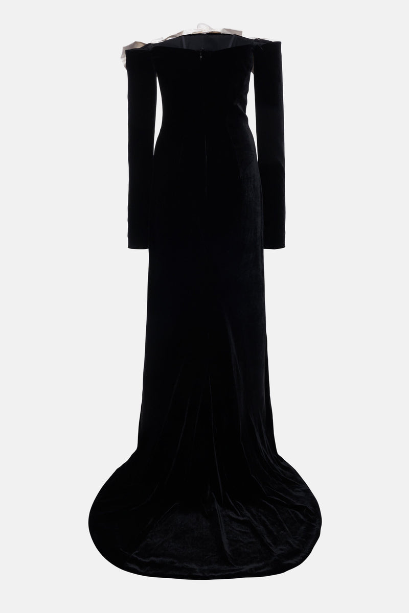 Beautifully Finished Dress in a Timeless Design