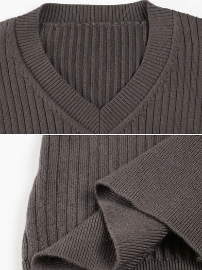 Well Tailored Sweater with a Graceful Silhouette