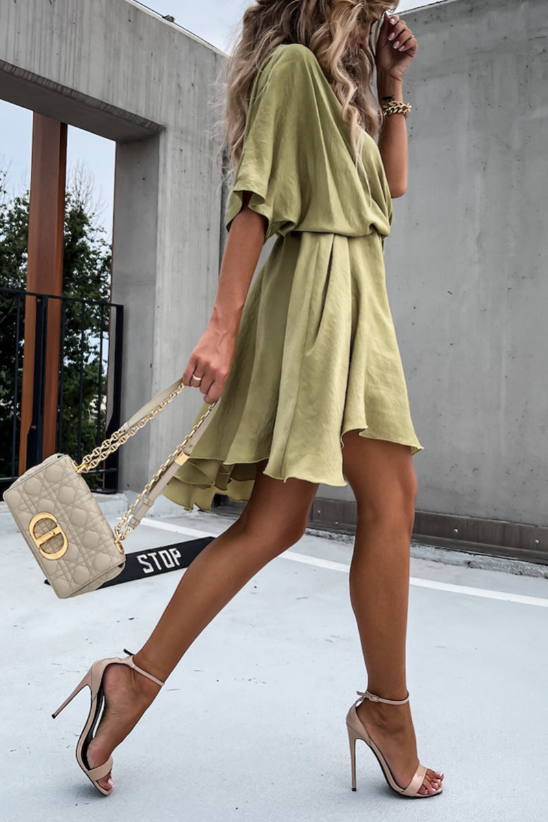 Well Tailored Dress with a Graceful Silhouette