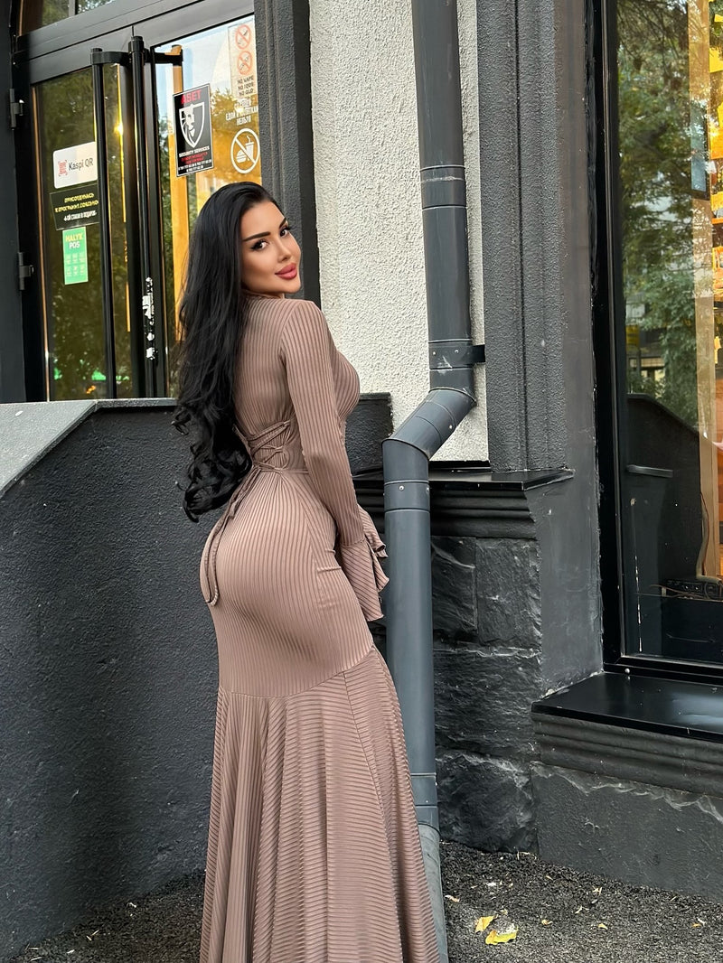 Polished Dress with an Effortless Classic Look