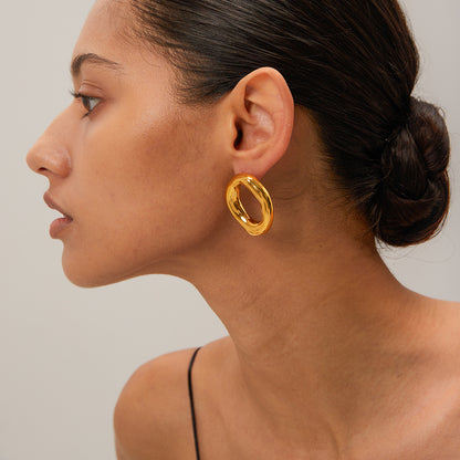 Romantic Gold Earring for Special Moments