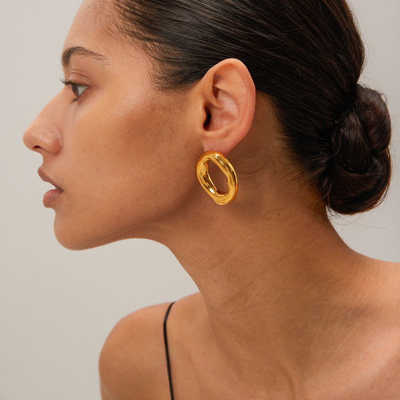 Romantic Gold Earring for Special Moments