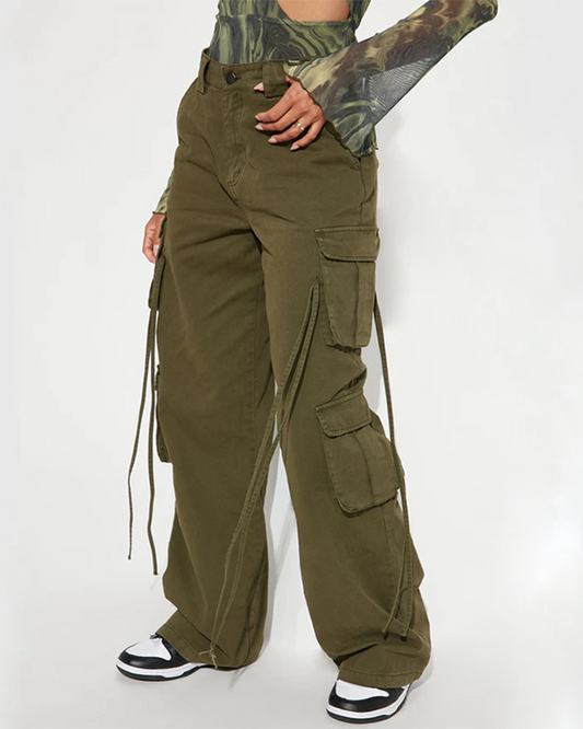 Well Tailored Pants with a Graceful Silhouette