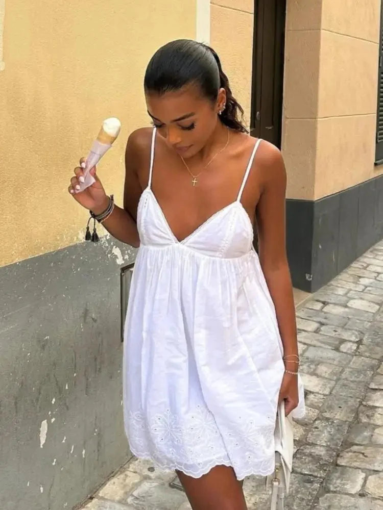 Beautifully Finished Dress in a Timeless Design