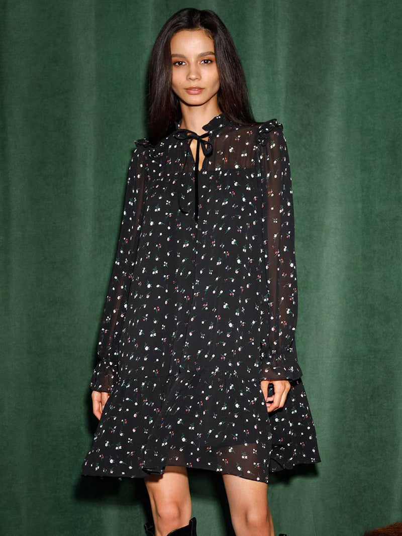 Well Tailored Dress with a Graceful Silhouette