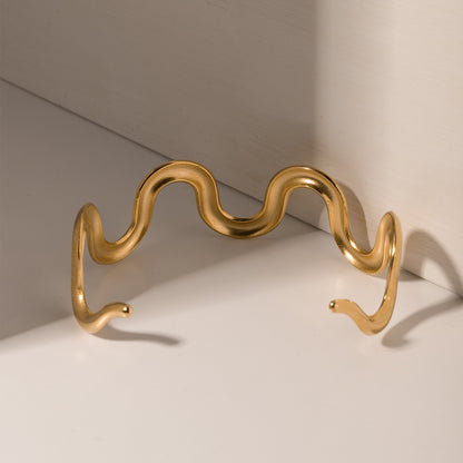 Charming Gold Bracelet for Any Occasion