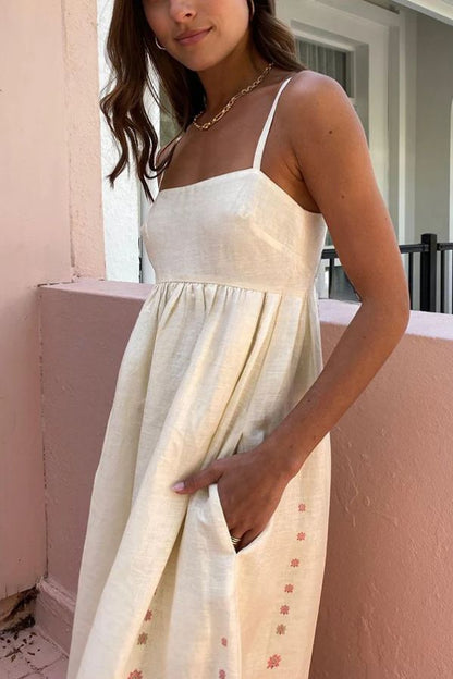 Effortlessly Elegant Dress with a Timeless Design