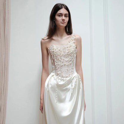Well Tailored Dress with a Graceful Silhouette