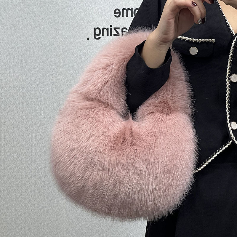 Well Tailored Bag with a Graceful Silhouette