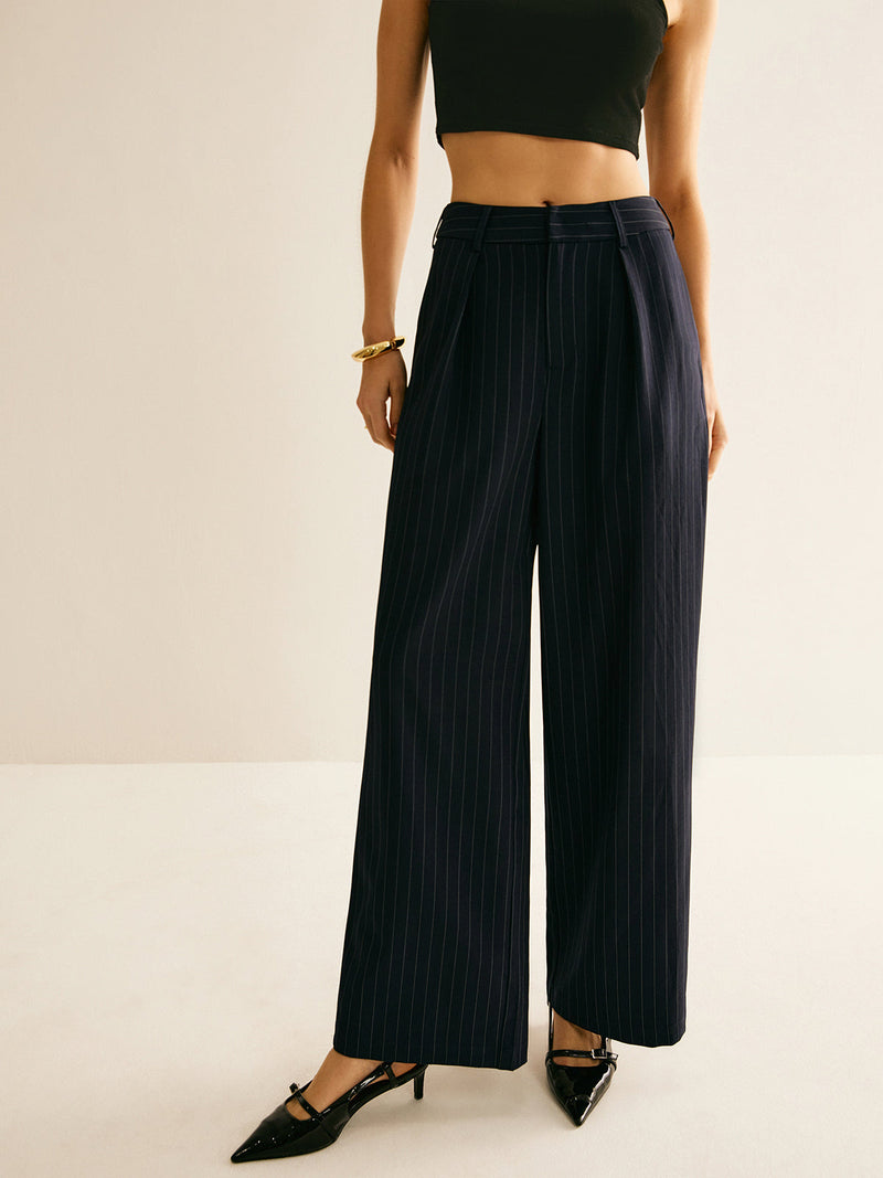 Effortlessly Elegant Pants with a Timeless Design