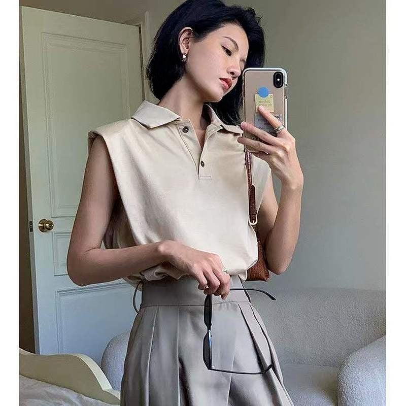 Effortlessly Elegant Pants with a Timeless Design