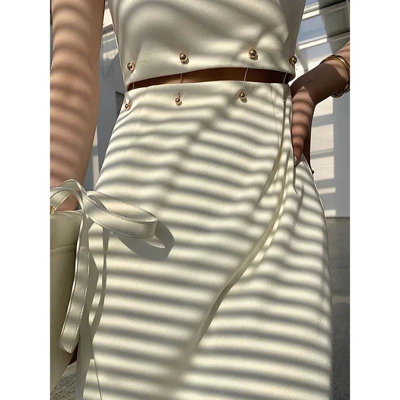 Well Tailored Dress with a Graceful Silhouette