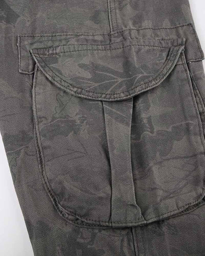 Effortlessly Elegant Pants with a Timeless Design