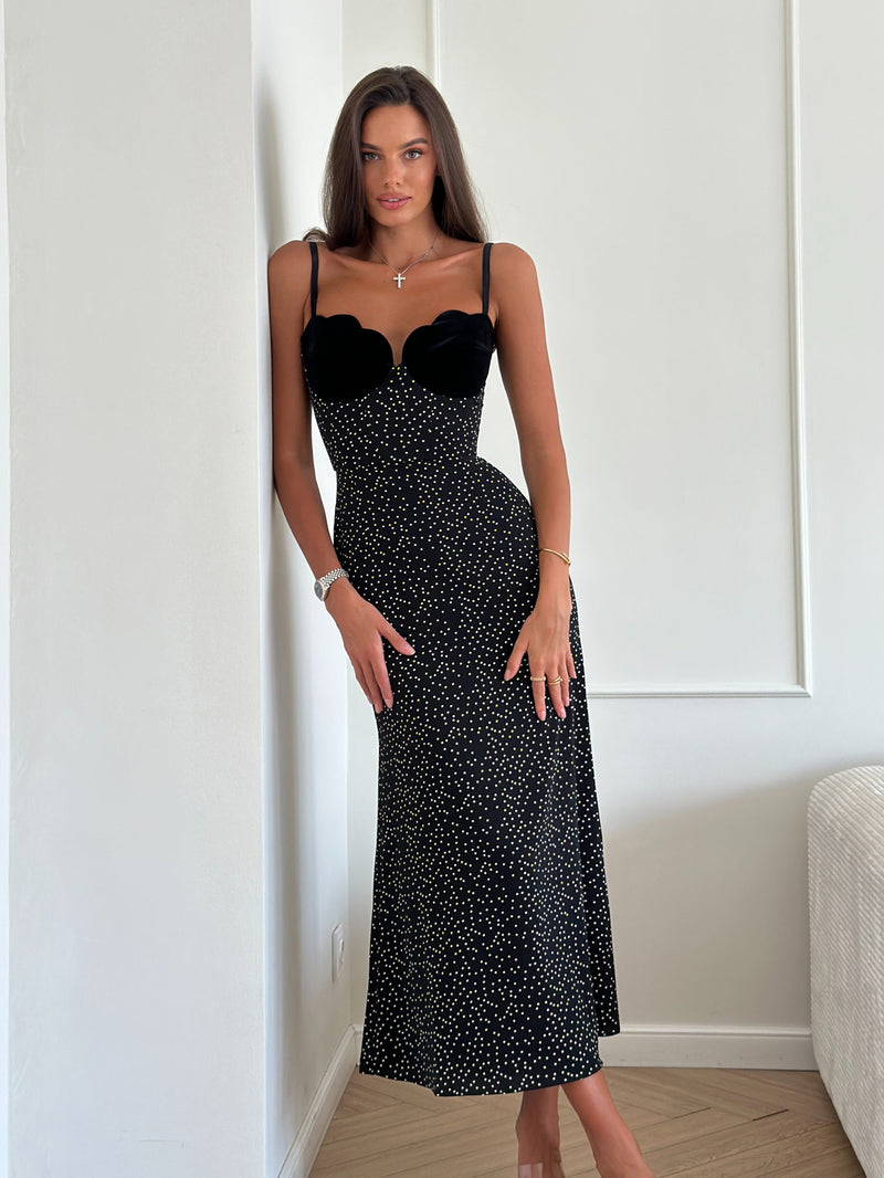 Classic Vintage Dress with a Flattering Fit