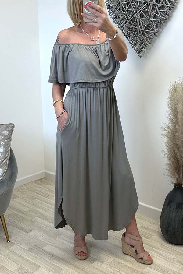 Well Tailored Dress with a Graceful Silhouette