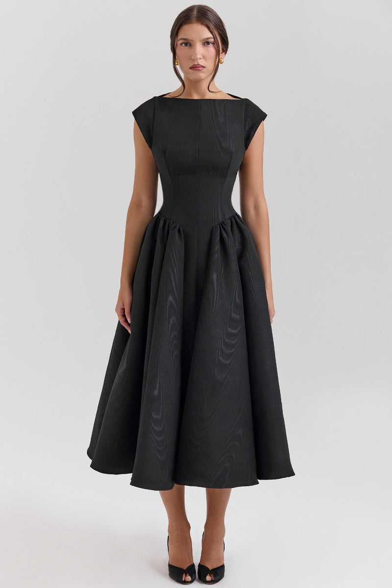 Effortlessly Elegant Dress with a Timeless Design