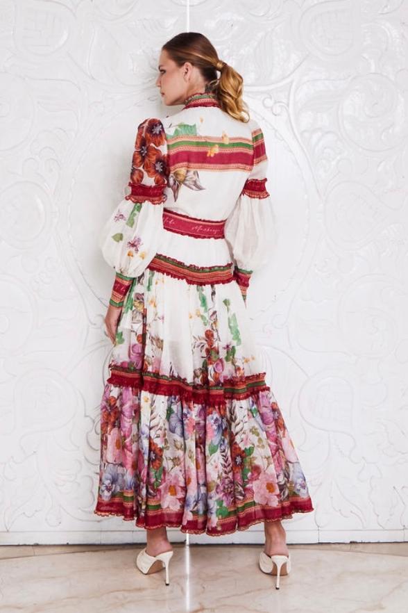 Well Tailored Dress with a Graceful Silhouette