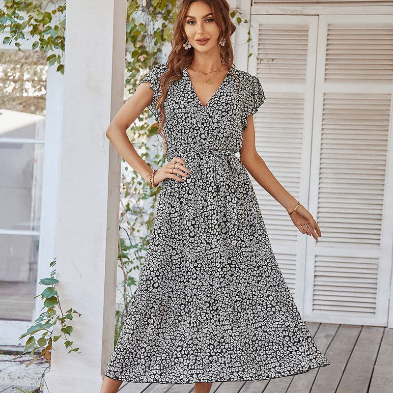 Well Tailored Dress with a Graceful Silhouette