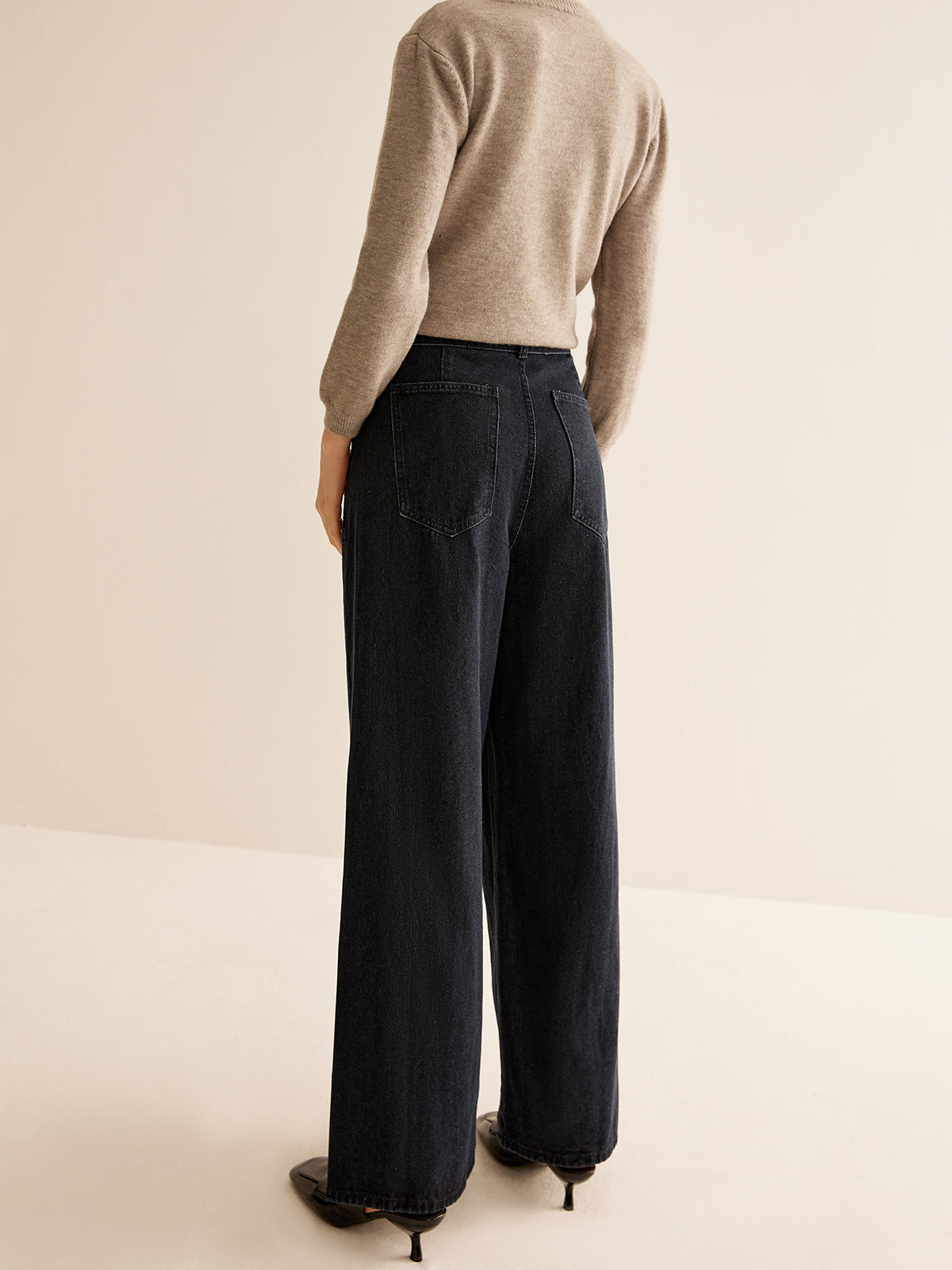 Well Tailored Pants with a Graceful Silhouette