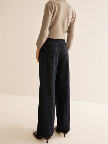 Well Tailored Pants with a Graceful Silhouette