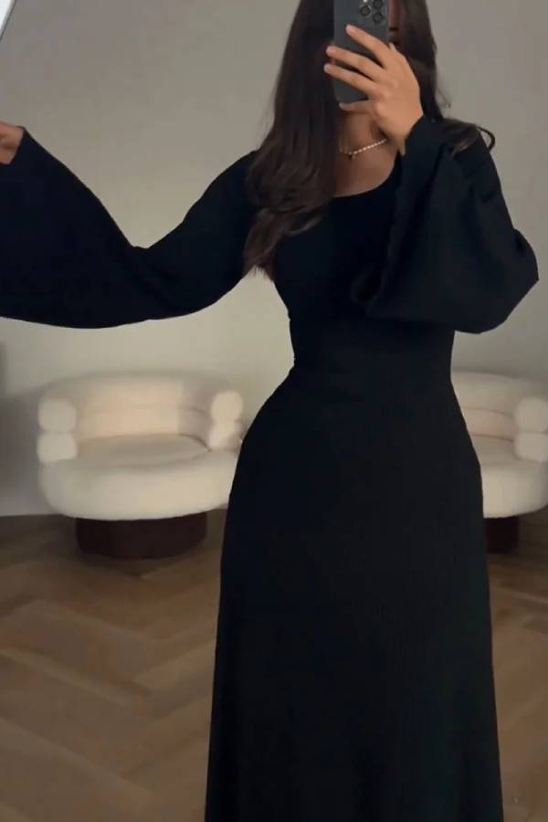Well Tailored Dress with a Graceful Silhouette