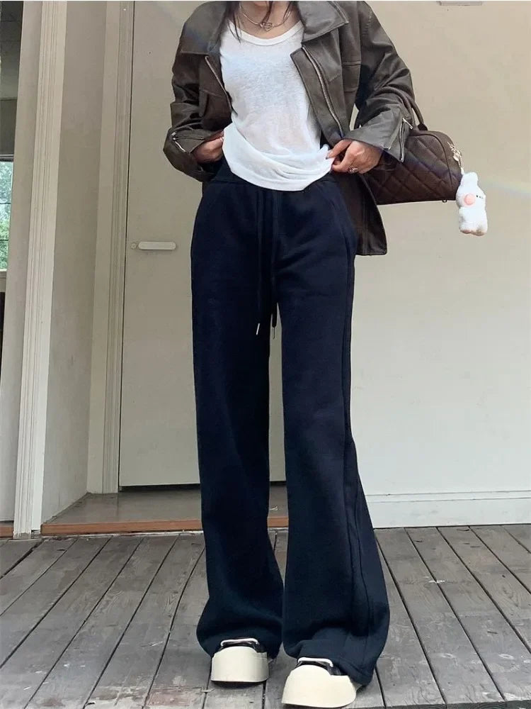 Effortlessly Elegant Pants with a Timeless Design