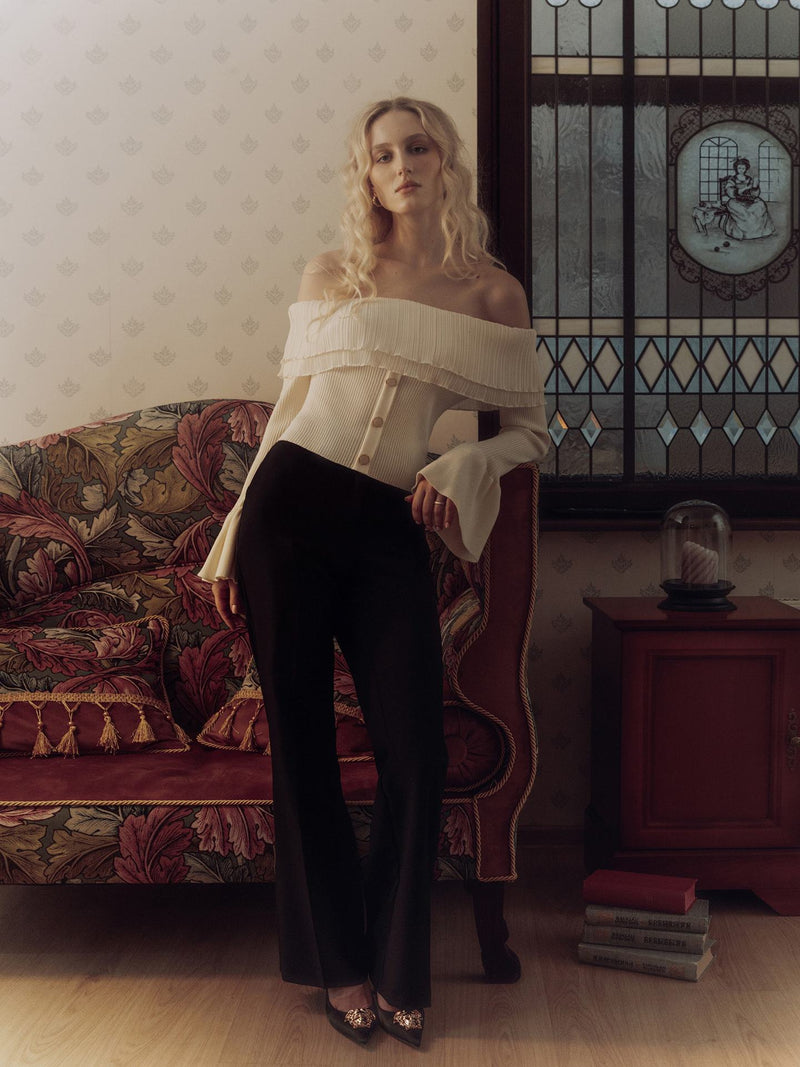 Effortlessly Elegant Garment with a Timeless Design