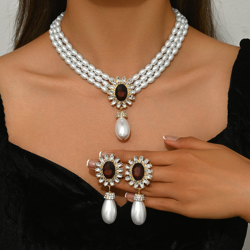 Beautiful Pearl Necklace with Unique Style