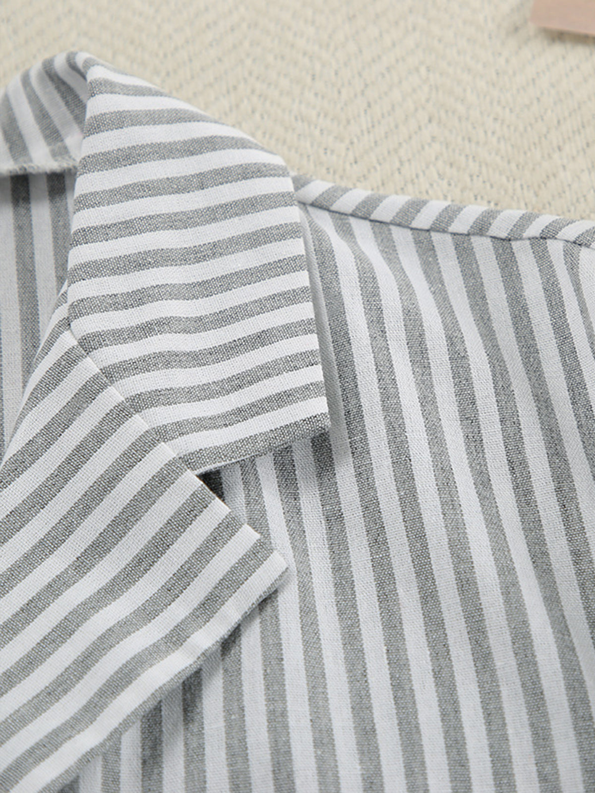 Effortlessly Elegant Pants with a Timeless Design