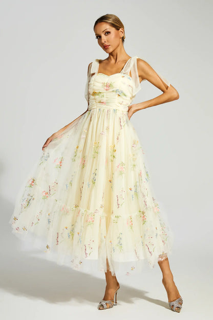 Effortlessly Elegant Dress with a Timeless Design