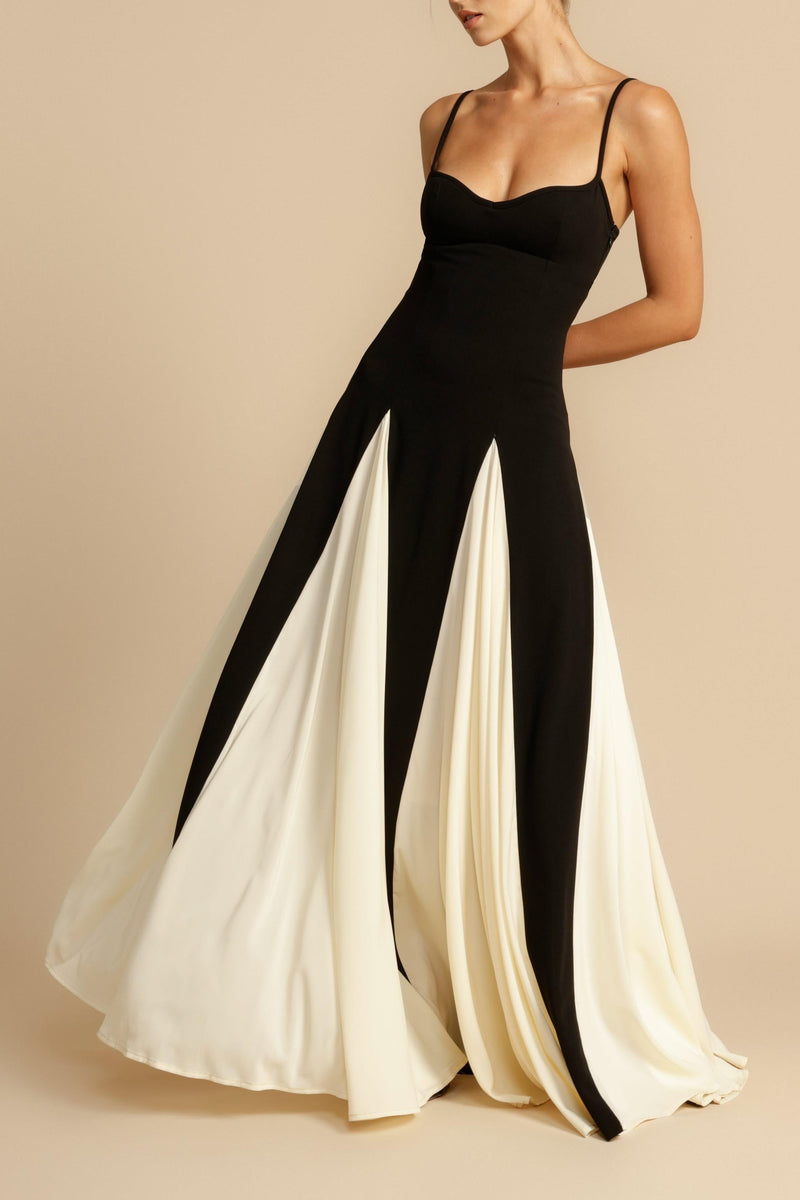 Well Tailored Dress with a Graceful Silhouette