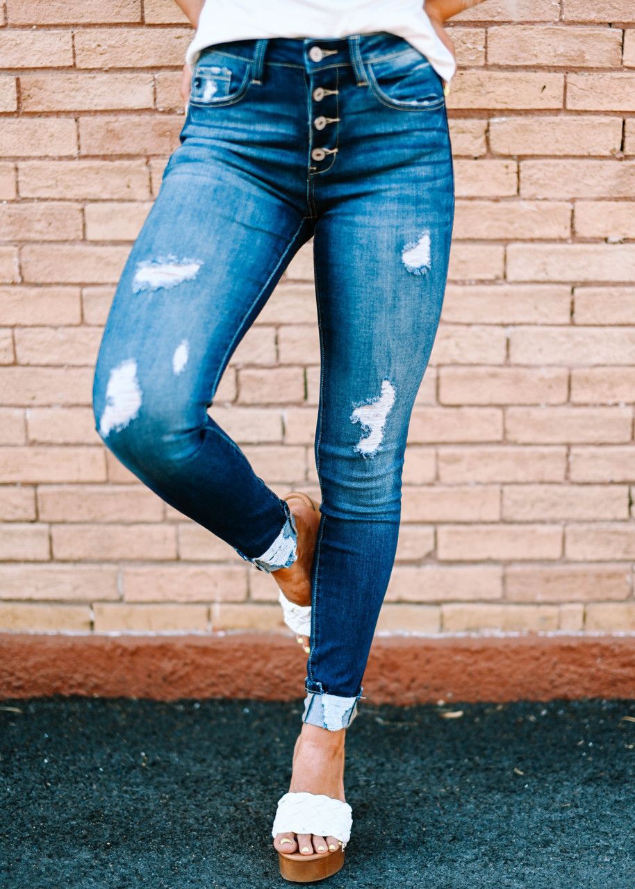 Well Tailored Pants with a Graceful Silhouette