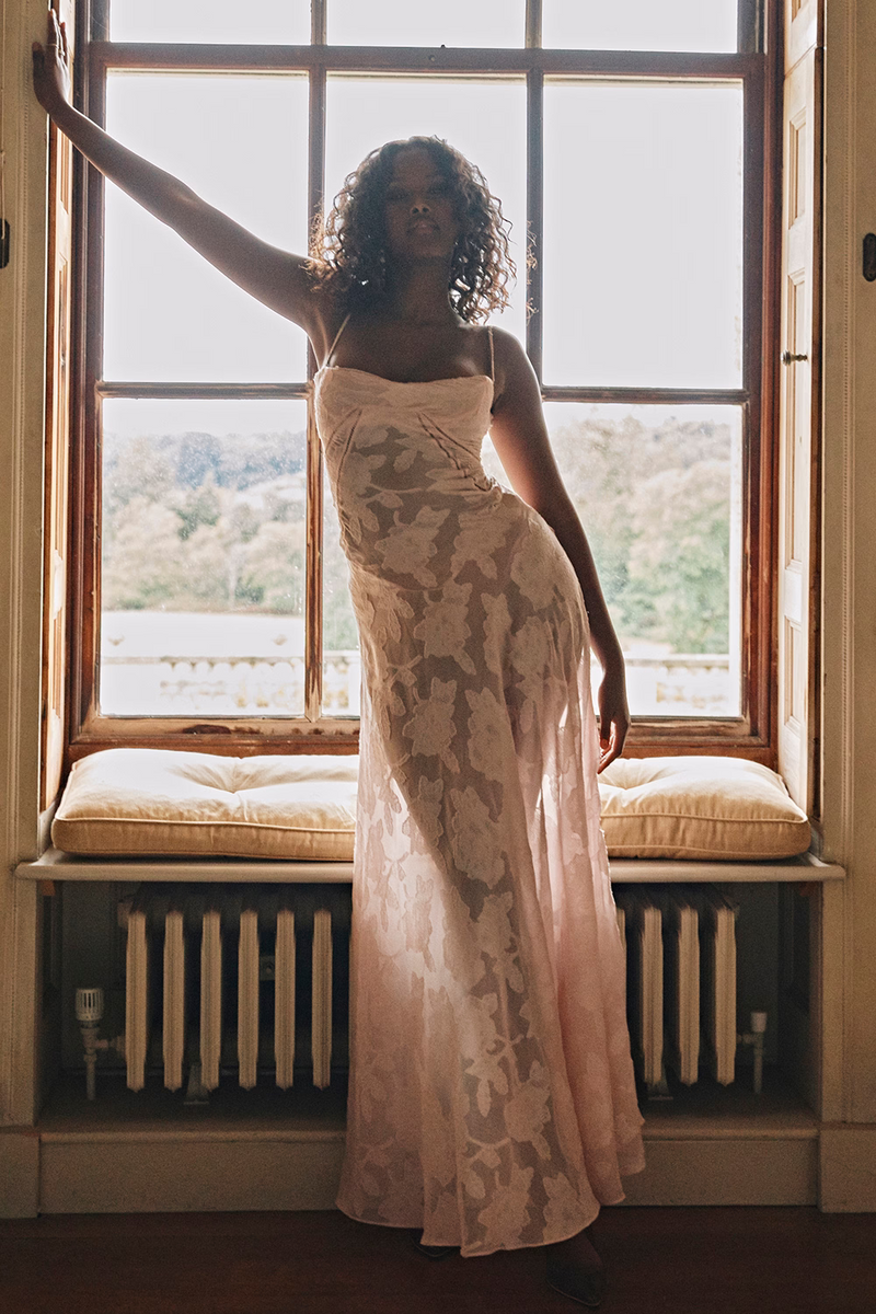 Beautifully Finished Dress in a Timeless Design