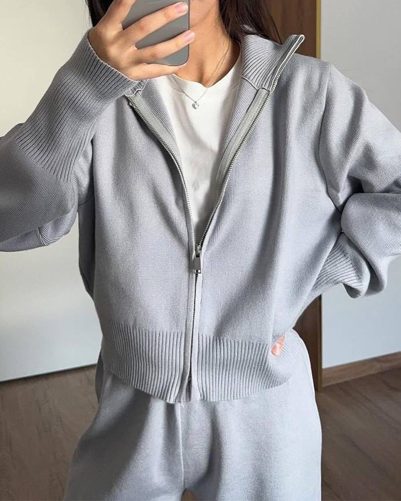 Classic Vintage Blouse with a Flattering Fit