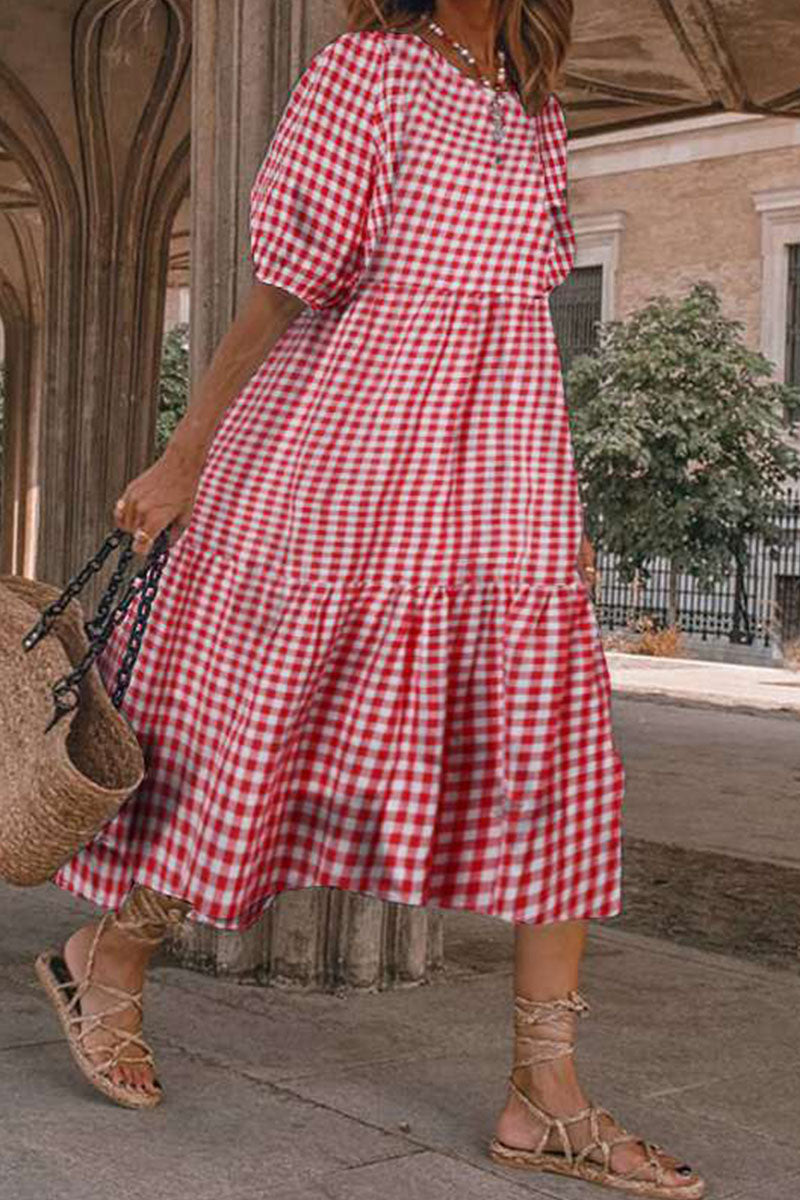 Beautifully Finished Dress in a Timeless Design