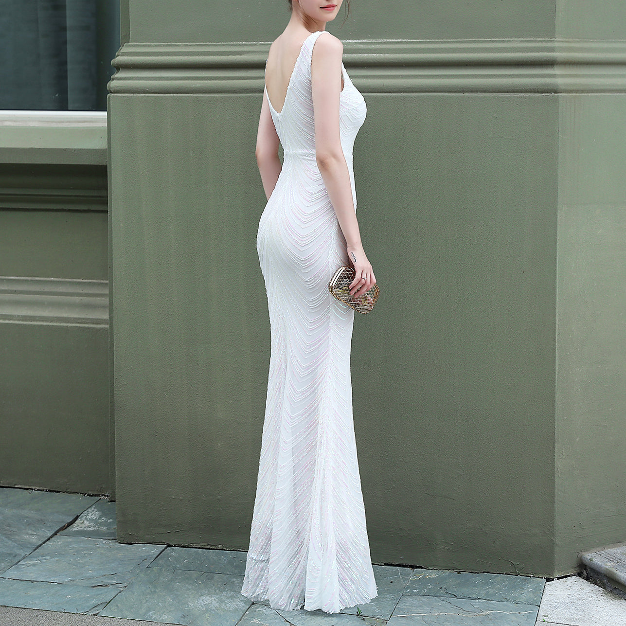 Beautifully Finished Dress in a Timeless Design