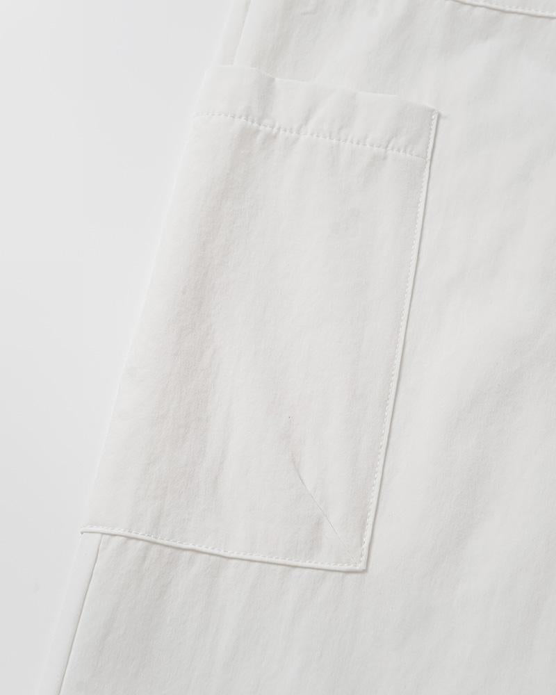 Effortlessly Elegant Pants with a Timeless Design