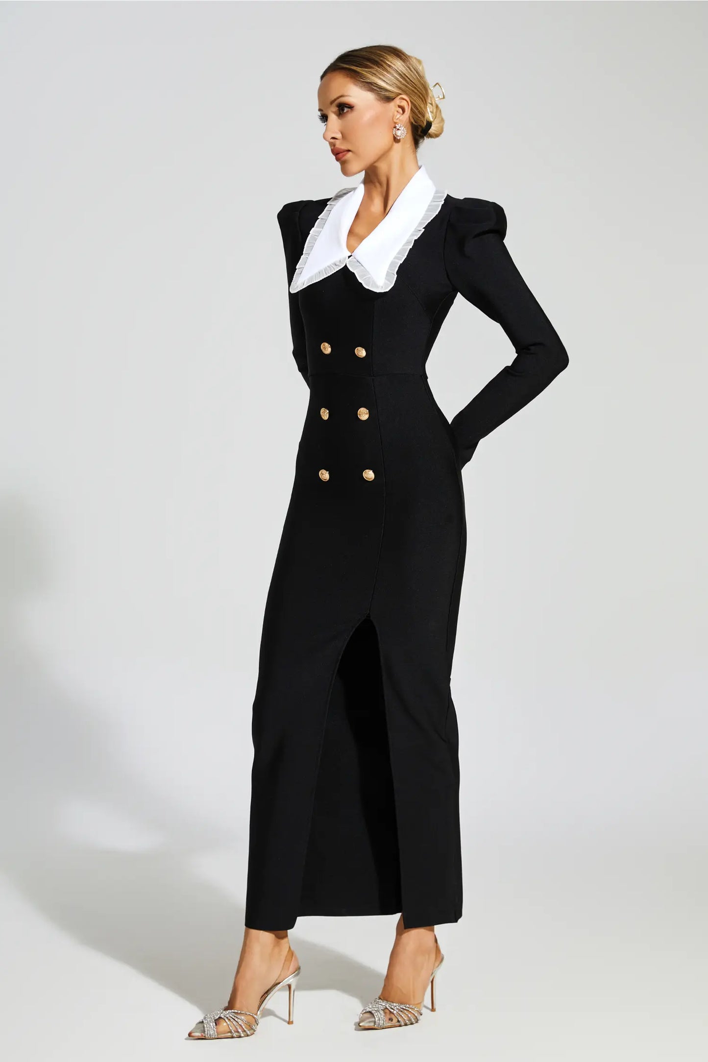 Well Tailored Dress with a Graceful Silhouette
