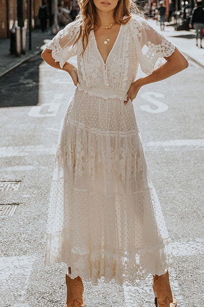 Effortlessly Elegant Dress with a Timeless Design