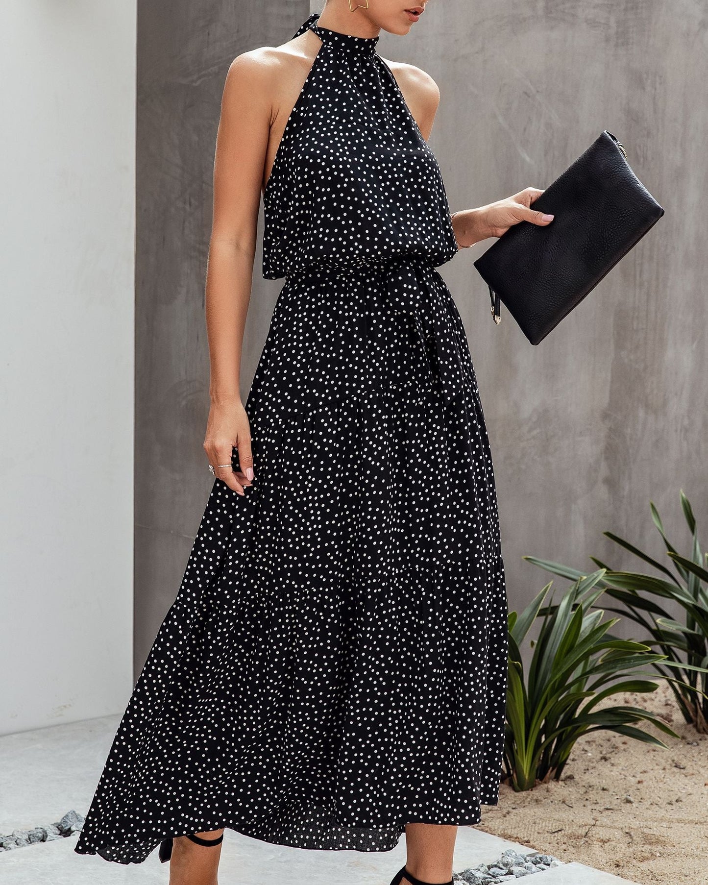 Well Tailored Dress with a Graceful Silhouette