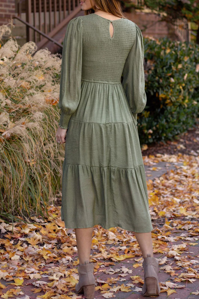 Beautifully Finished Dress in a Timeless Design
