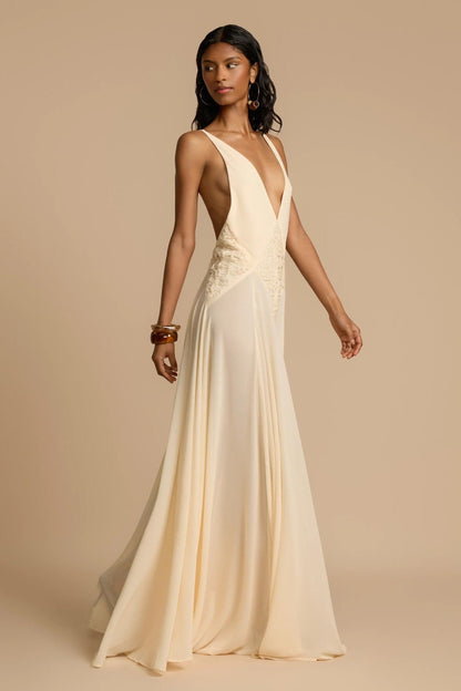 Beautifully Finished Dress in a Timeless Design