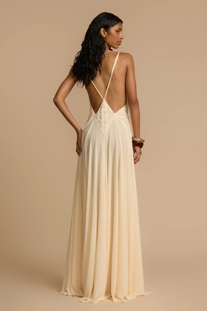 Beautifully Finished Dress in a Timeless Design