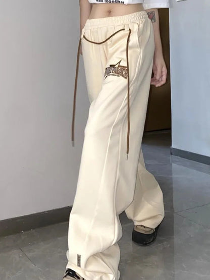 Effortlessly Elegant Pants with a Timeless Design