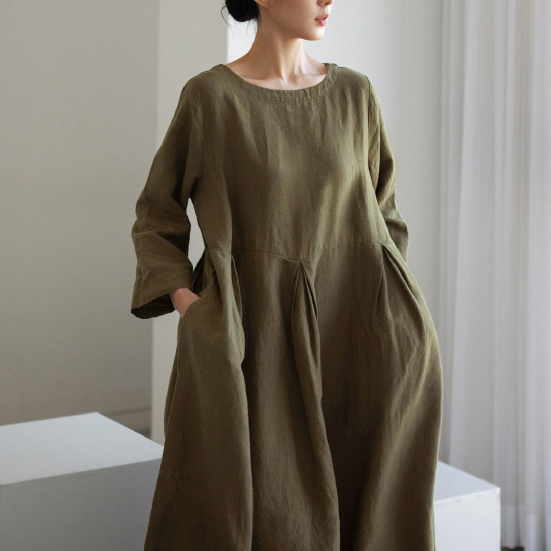 Well Tailored Dress with a Graceful Silhouette
