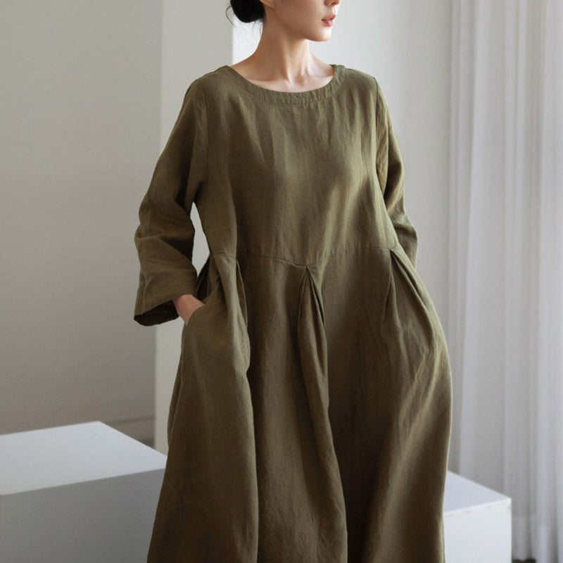 Well Tailored Dress with a Graceful Silhouette
