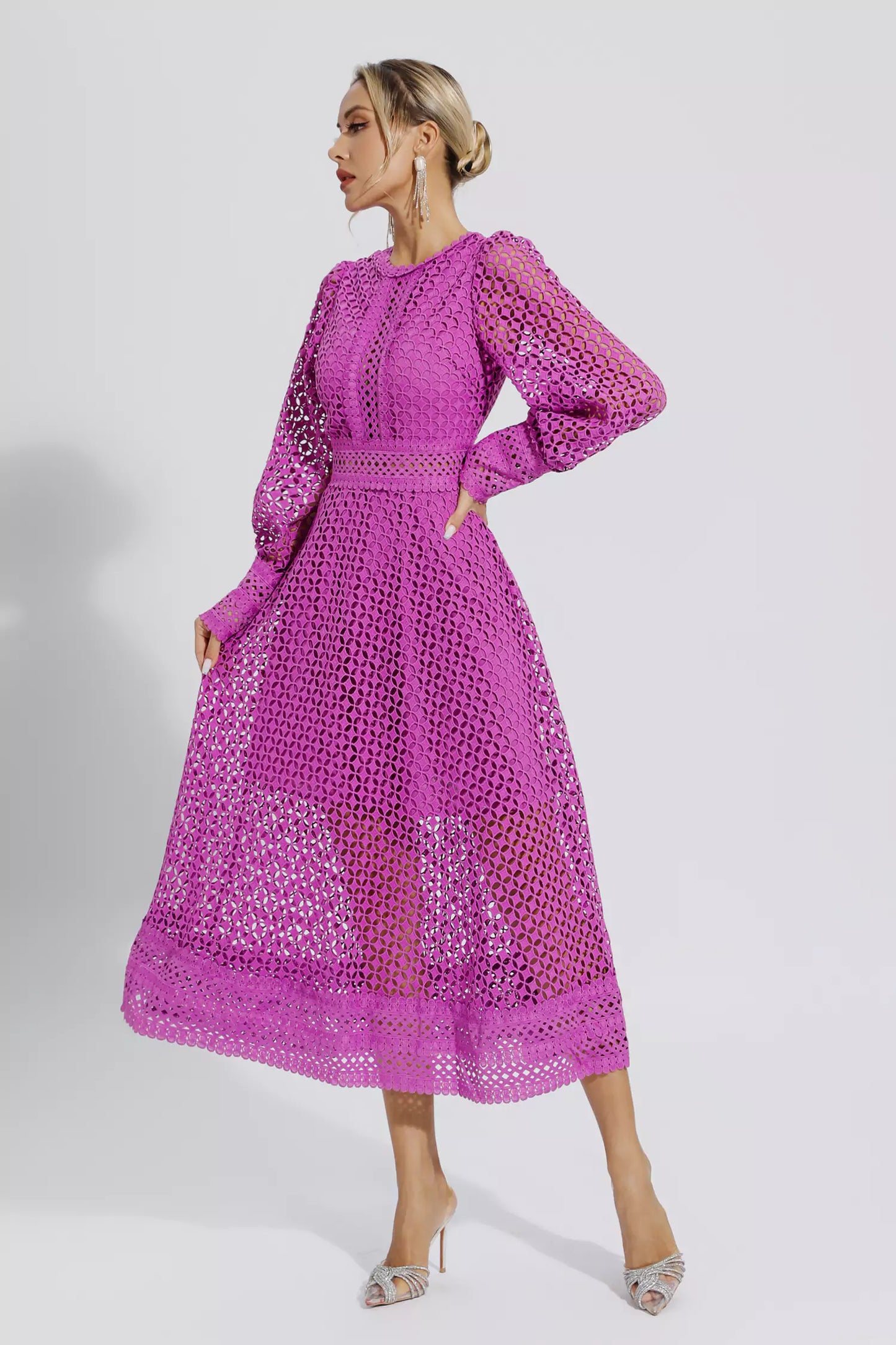 Effortlessly Elegant Dress with a Timeless Design