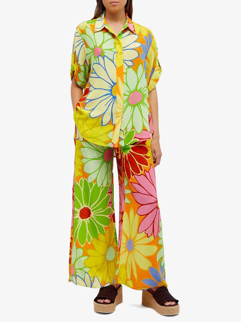 Gracefully Styled Garment for Any Occasion